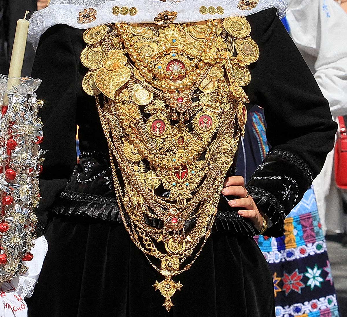 Ouro, trajes e tradição encantaram nas  Festas da Senhora da Agonia. 