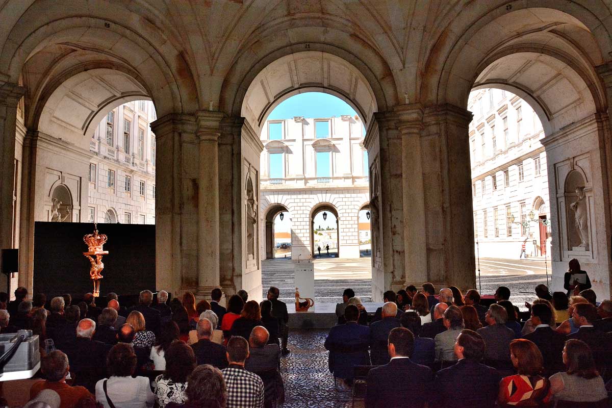 222 anos depois, Palácio da Ajuda, vai ser acabado.