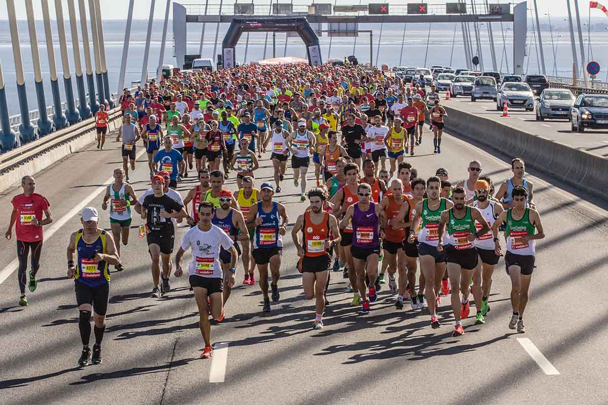 Maratona de Lisboa com vitória queniana e novo recorde feminino.