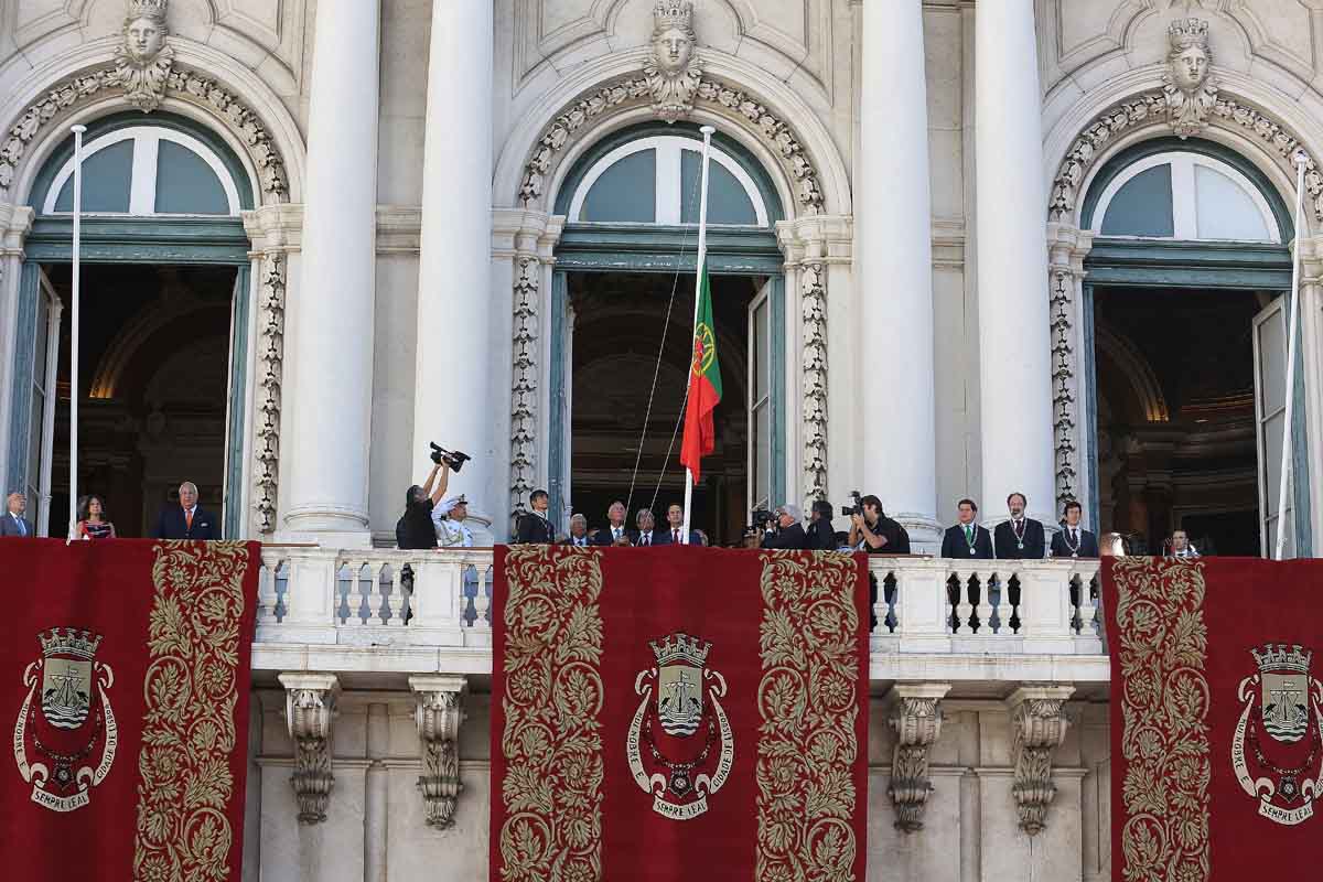 "Seis anos depois, o 5 de outubro está vivo!" sublinhou Marcelo Rebelo de Sousa nas cerimónias de Implantação do 5 de outubro.