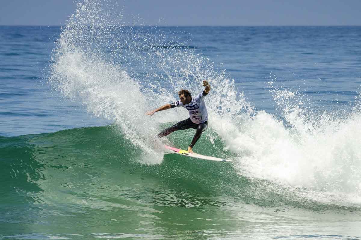 Frederico Morais tem entrada direta no Billabong Pipe Masters, última etapa do circuito mundial de surf.