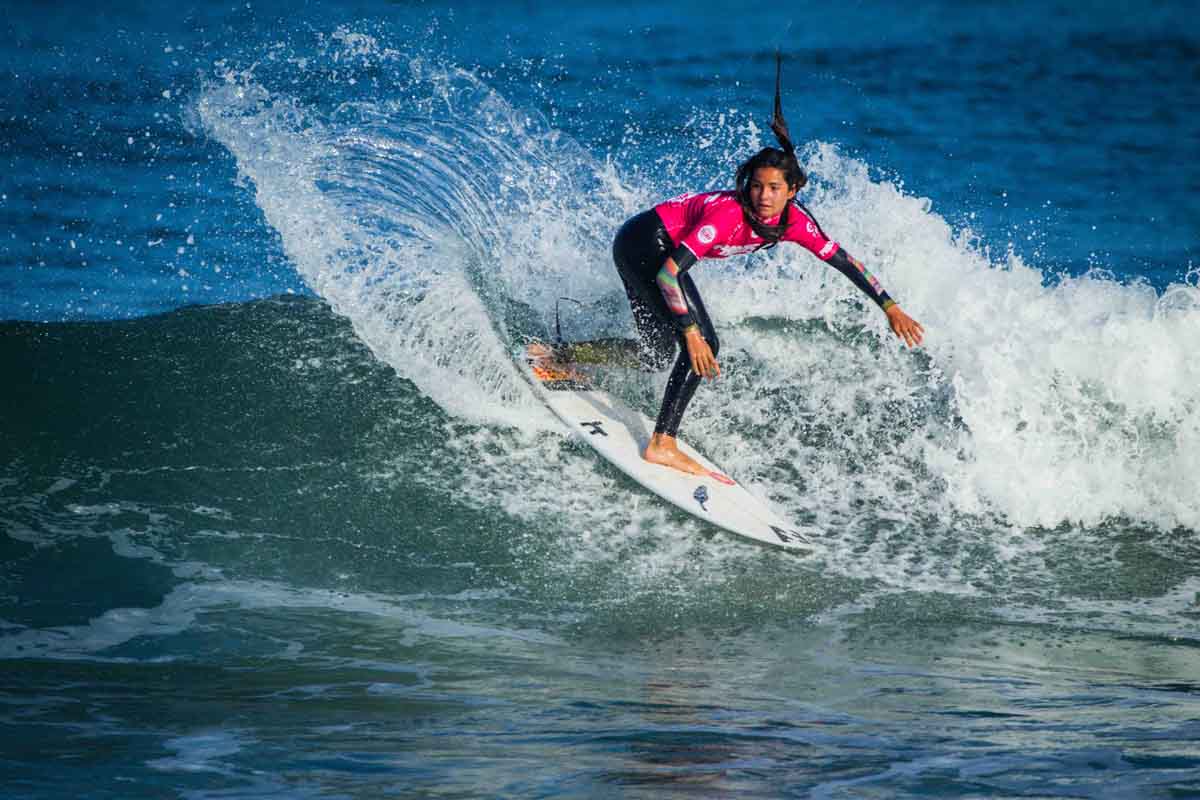 Teresa Bonvalot no arranque do Mundial Júnior da World Surf League.