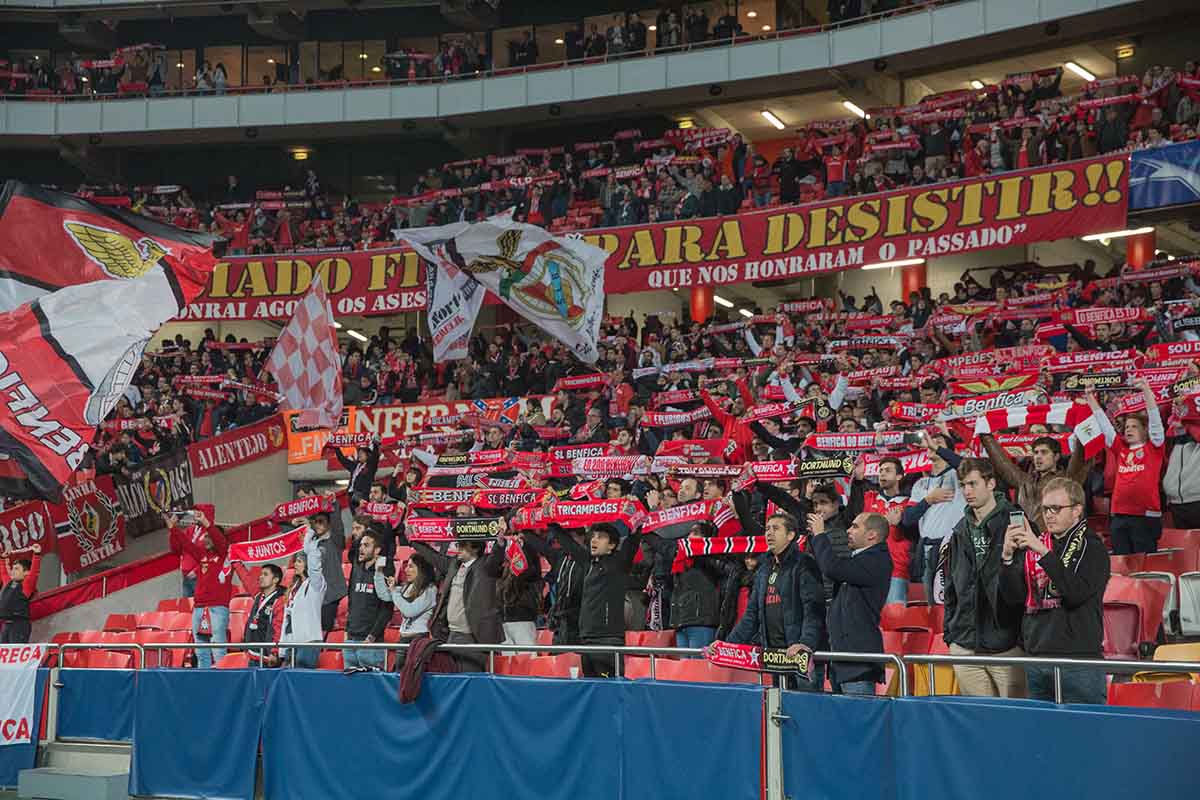 Benfica vence Borussia de Dortmund para os oitavos de final da Liga dos Campeões.