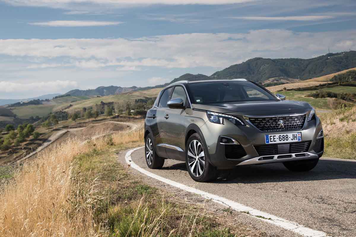 NOVO SUV PEUGEOT 3008 – O carro do ano 2017 é também pioneiro no seu sistema acústico Hi-Fi.