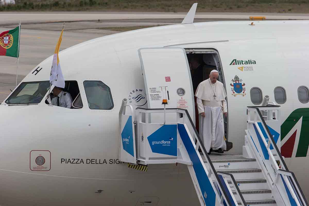 FÁTIMA, ALTAR DO MUNDO, RECEBE O PEREGRINO FRANCISCO