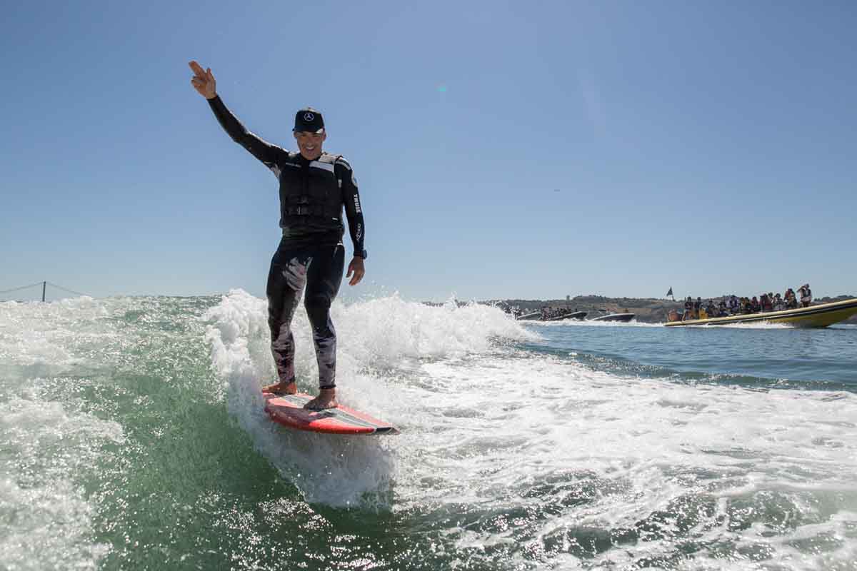 Garrett McNamara surfou a onda mais longa da sua vida no Rio Tejo