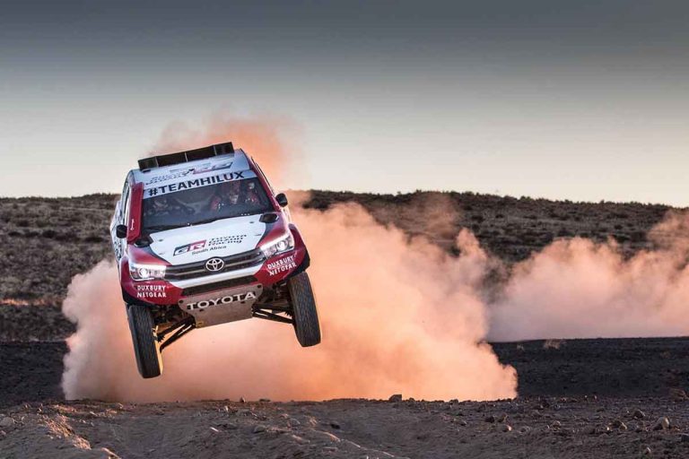 Toyota Hilux e toda a equipa Toyota Gazoo Racing SA a postos para o Dakar 2018