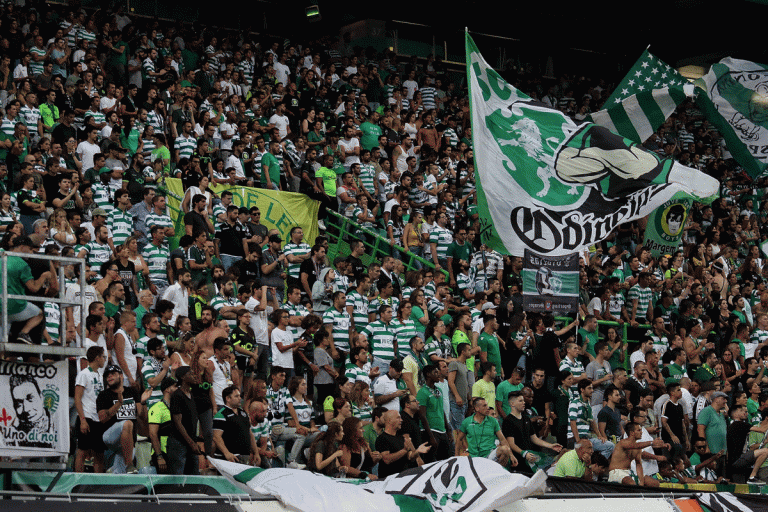 Sporting alcança a liderança do campeonato