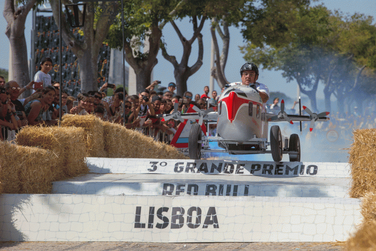 A loucura e a boa disposição invadiram o Parque Eduardo VII com a A Corrida Mais Louca do Mundo.