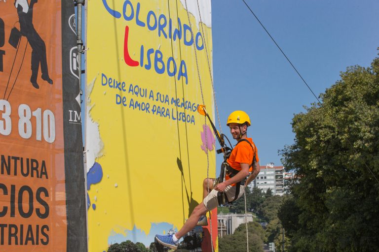 “Colorindo Lisboa” já chegou e com ele veio o maior slide urbano da Europa