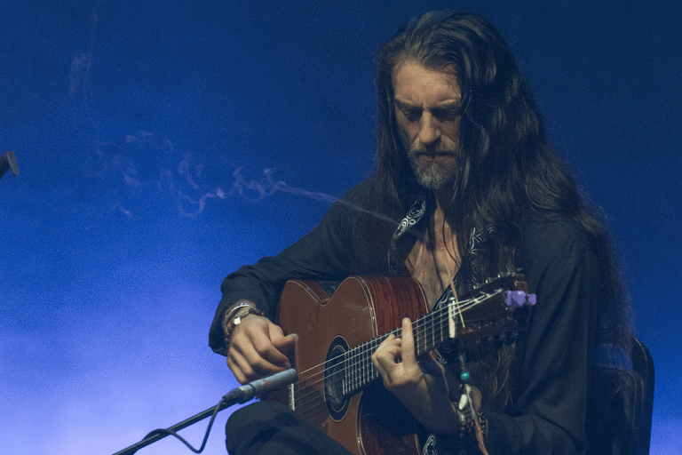 Estas Tonne e “The Breath of Sound” no Salão Preto e Prata