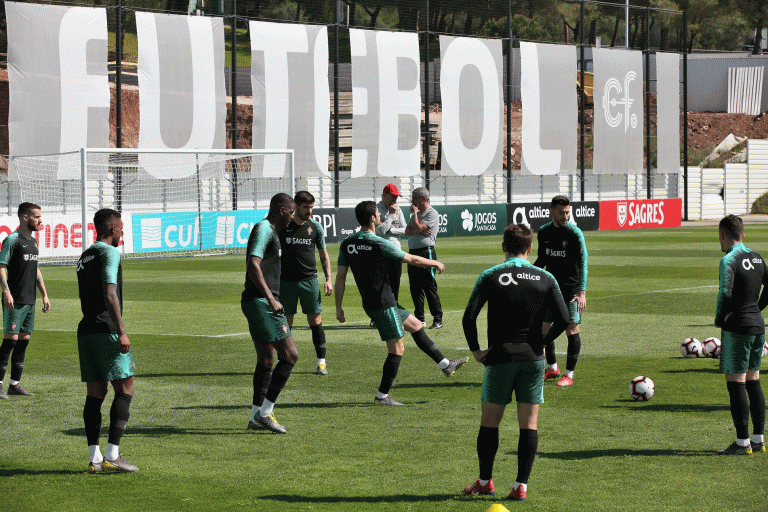 Seleção portuguesa realiza último treino antes do jogo com a Sérvia