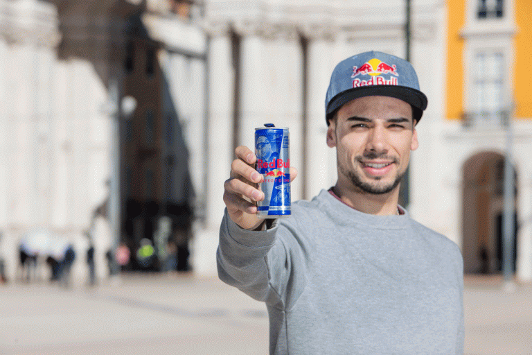 RED BULL DESAFIA PORTUGUESES A APOIAR MIGUEL OLIVEIRA