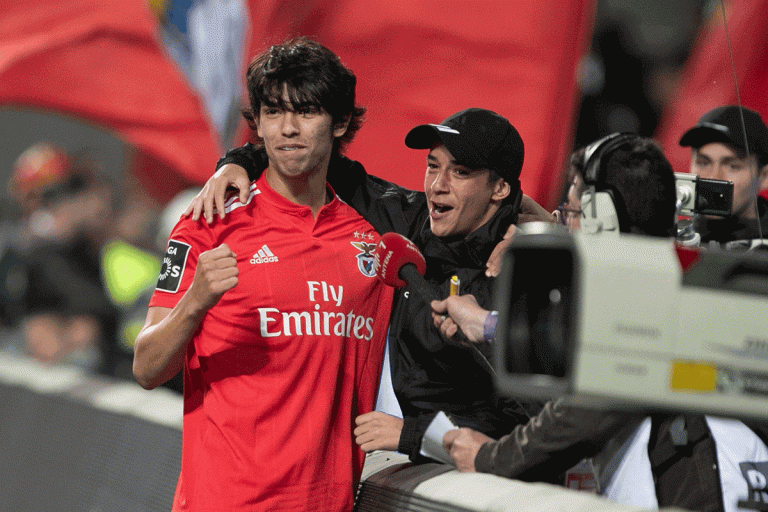 Benfica volta à liderança do campeonato e João Félix festeja o golo com o irmão