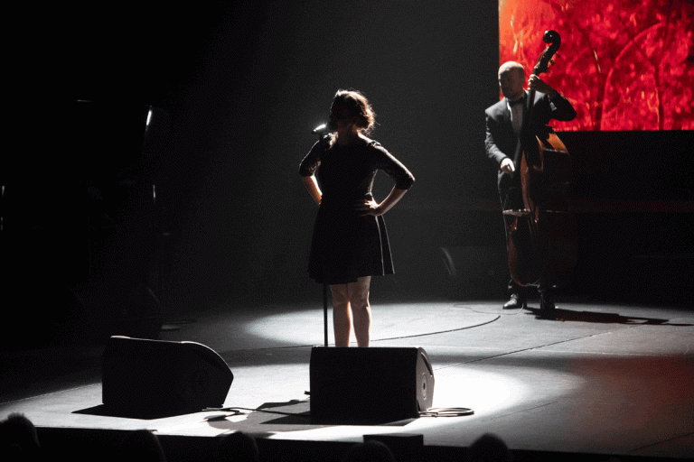 “Piaf! The Show”:: Casino Estoril rendido à Édith Piaf de Anne Carrère