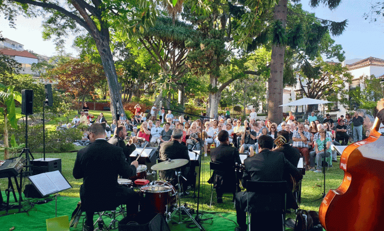 INSTALAÇÕES FLORAIS, FOLCLORE E MADEIRA CLASSIC CAR REVIVAL MARCAM ÚLTIMA SEMANA DA FESTA DA FLOR