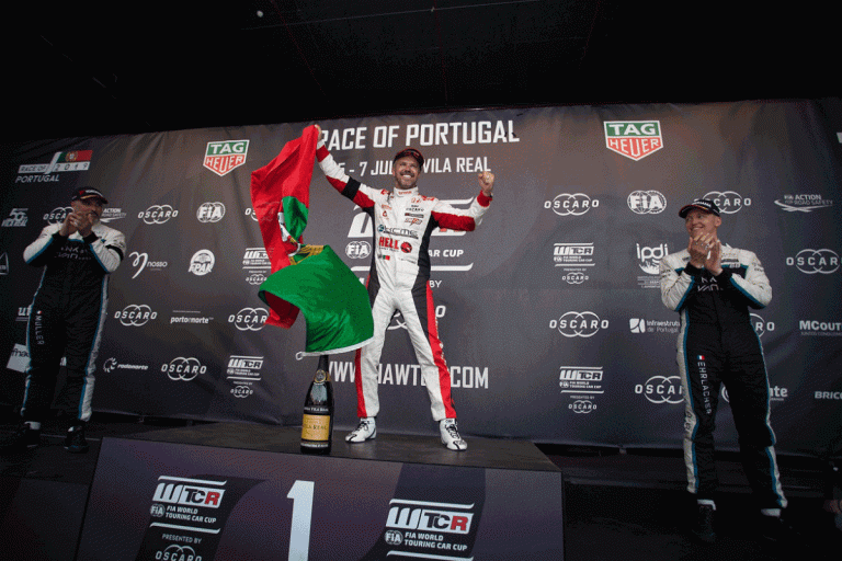 WTCR:: Tiago Monteiro triunfa em Vila Real