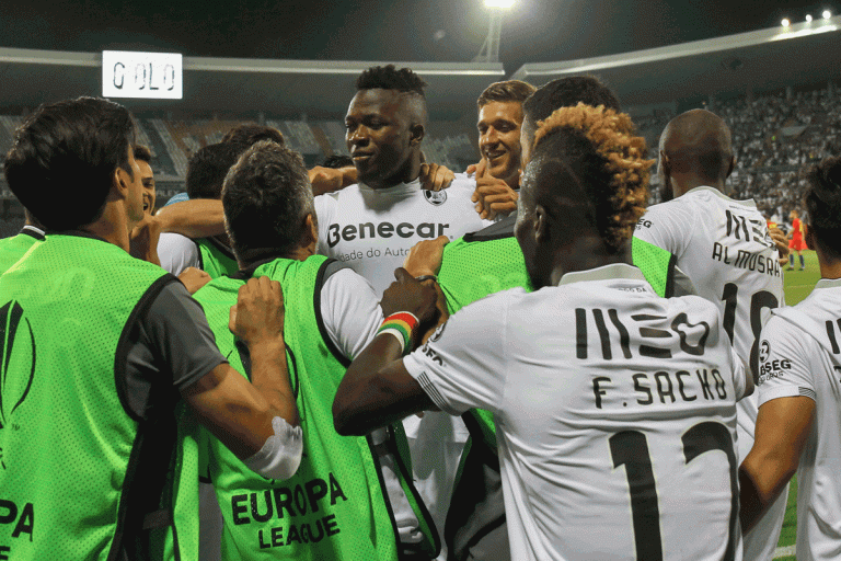 Vitória de Guimarães passa à fase de grupos da liga Europa