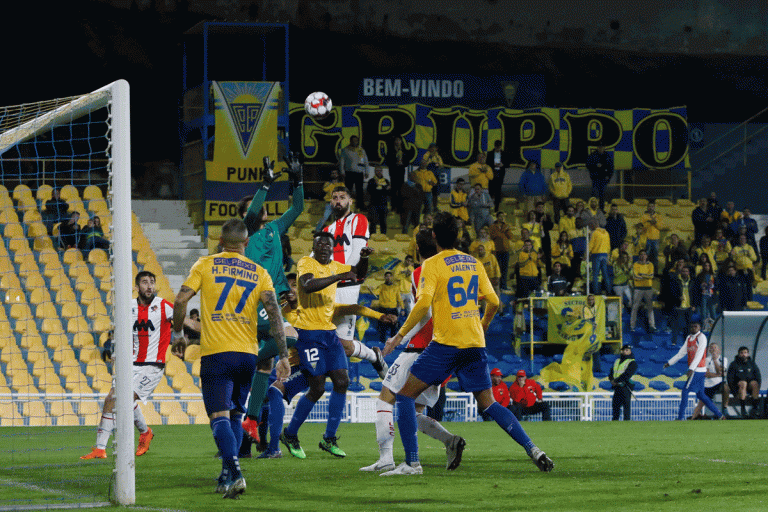 Estoril Praia no segundo lugar da II Liga de futebol