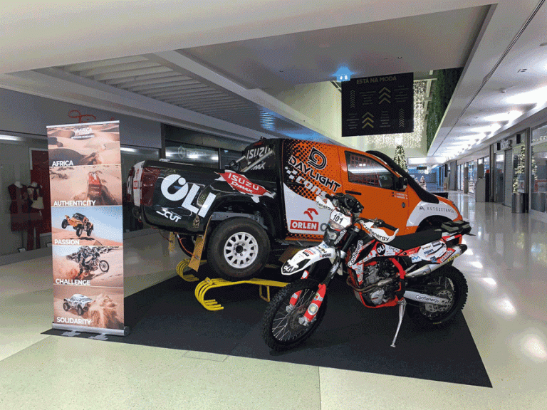 Viaturas do Rali Dakar e Africa Eco Race em exposição no Oeiras Parque