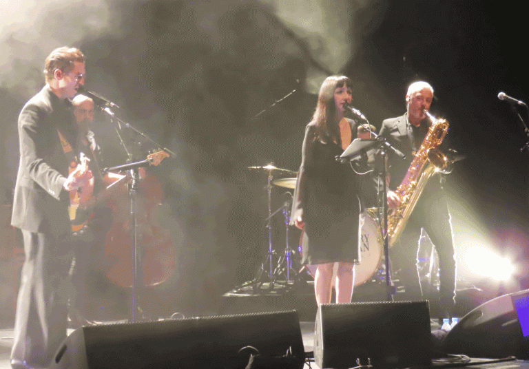 “Encontro romântico” no Teatro Sá da Bandeira