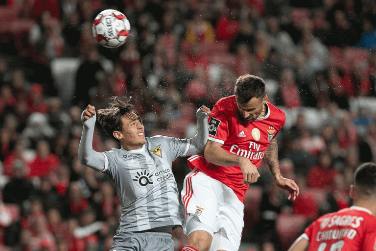 Ao intervalo Benfica está em desvantagem frente ao Desportivo das Aves