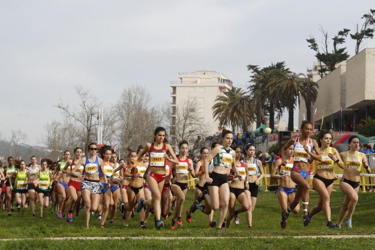 Paulo Barbosa, do Maia, e Mariana Machado, Sporting de Braga, campeões nacionais de atletismo de corta-mato curto