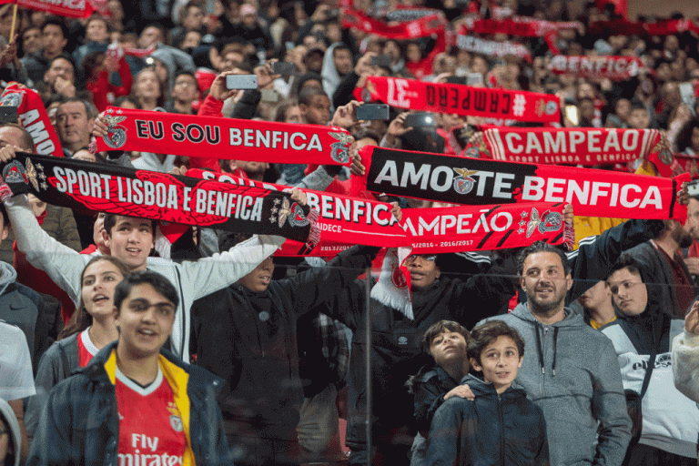 Benfica perde por 2-1 frente ao Shakhtar Donetsk.