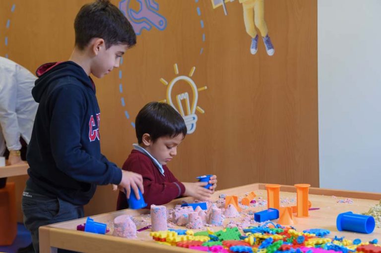 ambarscience defende o direito a brincar e inaugura Sala da Criatividade