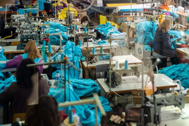 Câmara do Porto e empresário local desenvolvem projeto para produção de máscaras.