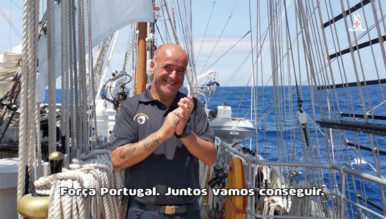 Marinha homenageia sociedade portuguesa, aplaudindo-a