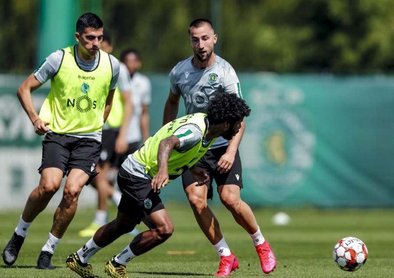 Equipa principal do Sporting trabalha aspetos táticos e físicos