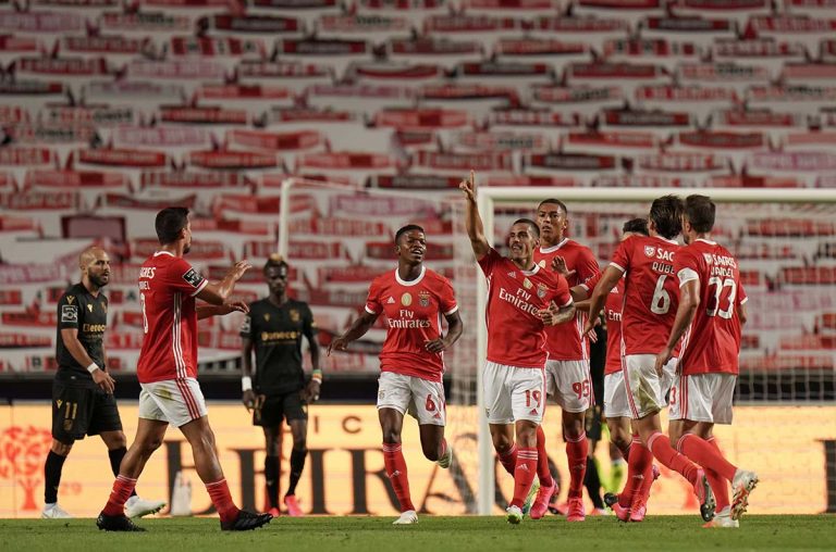 Benfica vence Guimarães com golos de Chiquinho e de Seferovic