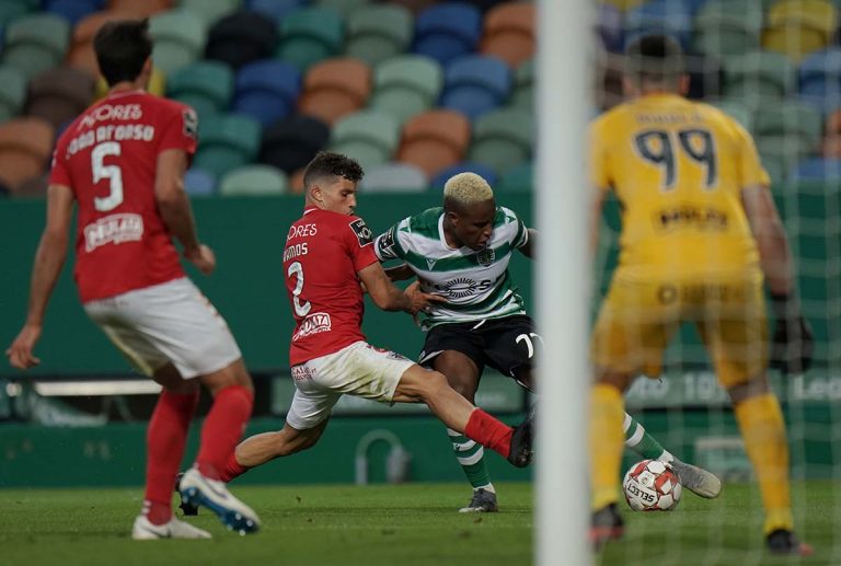 Sporting vence Santa Clara com um golaço de Jovane