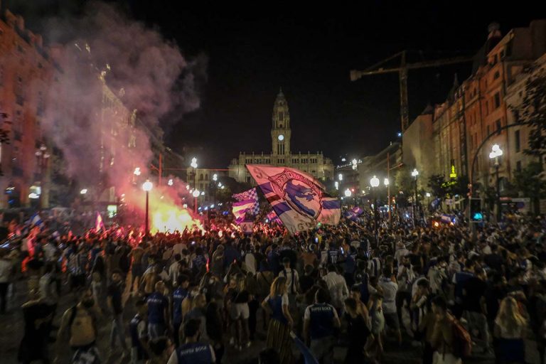 Porto é campeão – as imagens mas com pouco distanciamento