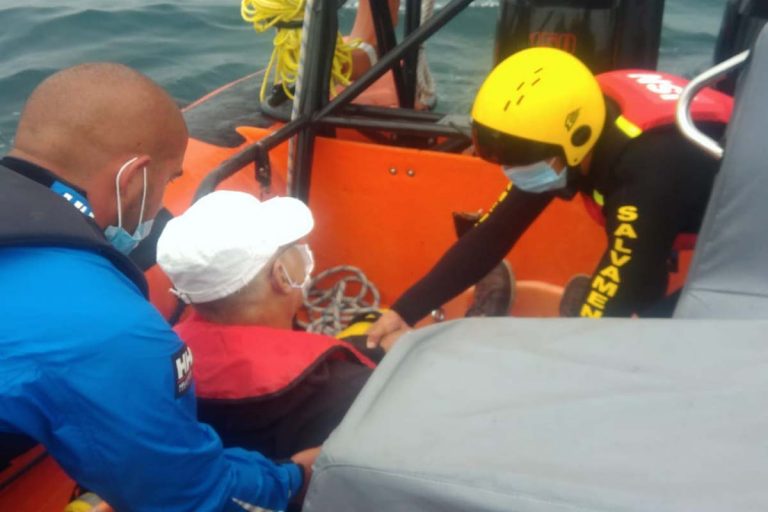 Marinha faz resgate de tripulante com AVC ao largo do Cabo da Roca