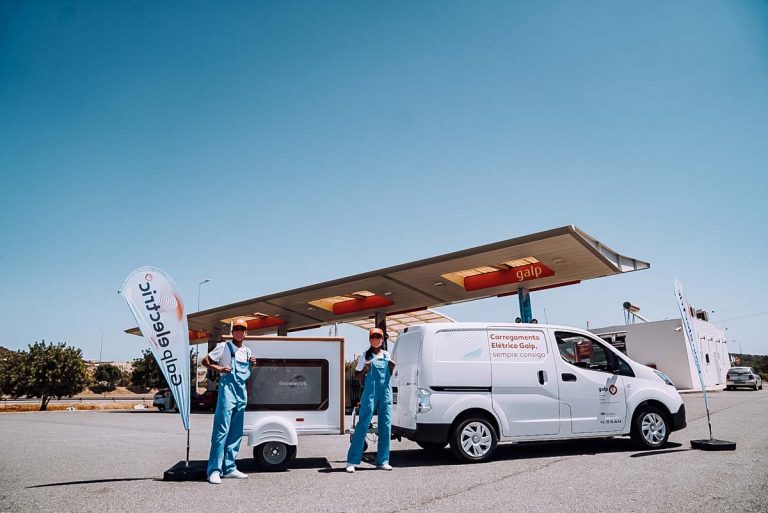 Nissan e-NV200 leva energia às praias do Algarve