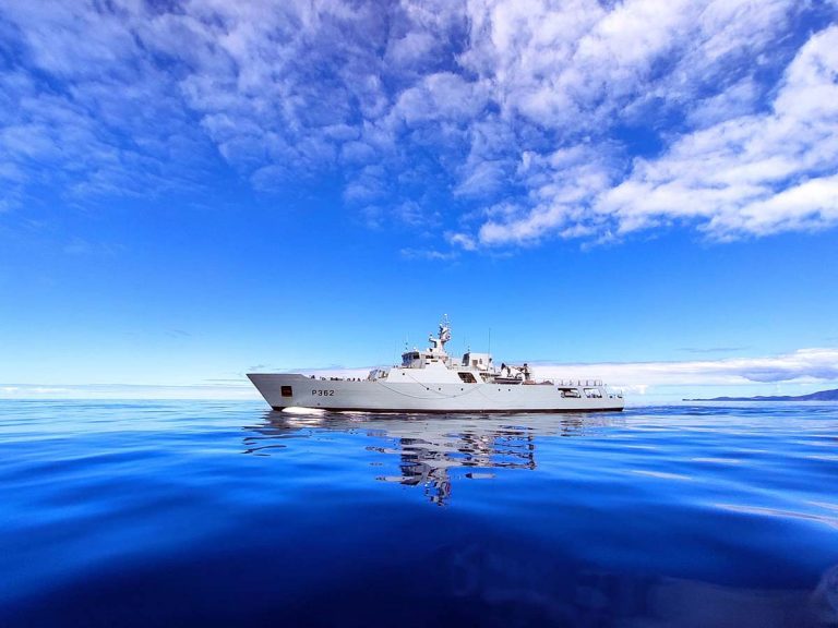 Marinha e Força Aérea resgatam tripulante chinês a mais de 1000 km dos Açores