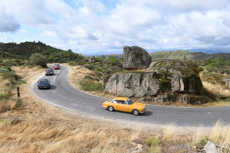 Automóveis Clássicos e Históricos em passeio pelas Termas do Centro