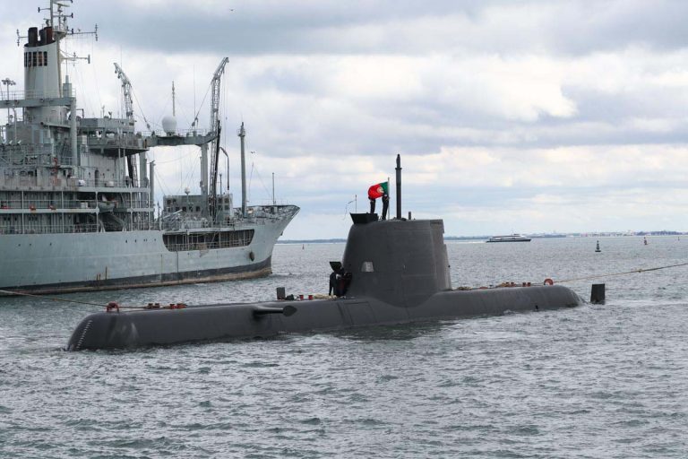 Submarino Tridente palco de exercício de salvamento inédito, na Base Naval de Lisboa