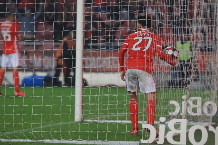 Benfica vence Rio Ave e reforça liderança