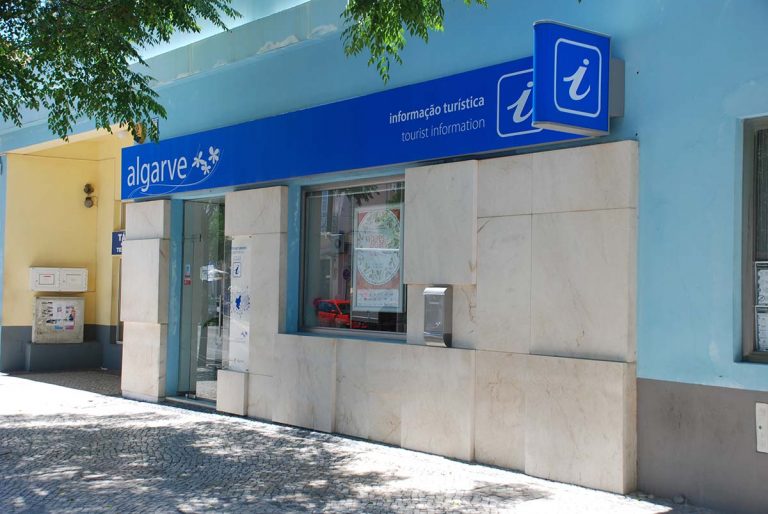 Postos de Turismo do Algarve reinventam-se e prestam apoio às empresas locais do setor