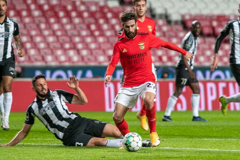 O Benfica sofreu, mas venceu o Portimonense por 2-1