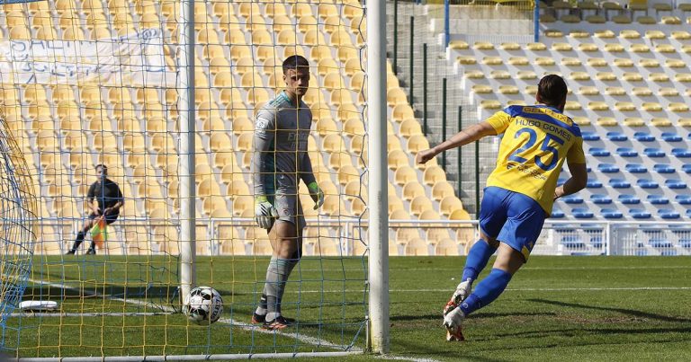 Estoril Praia vence o Benfica B e recupera liderança da II Liga