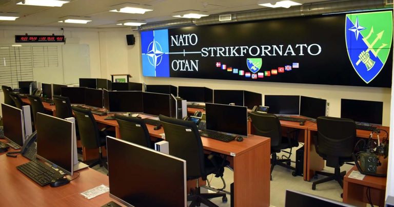 STRIKFORNATO doa material de escritório a Escolas de Sesimbra