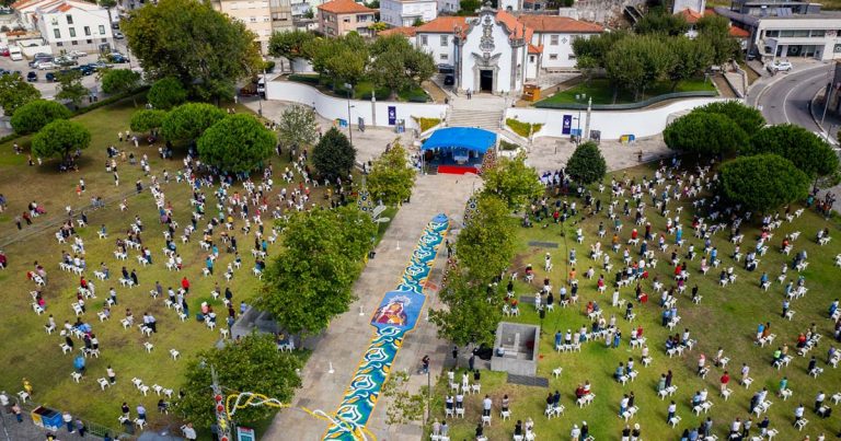 Tapete de sal homenageia mulheres da Ribeira na Romaria d’Agonia