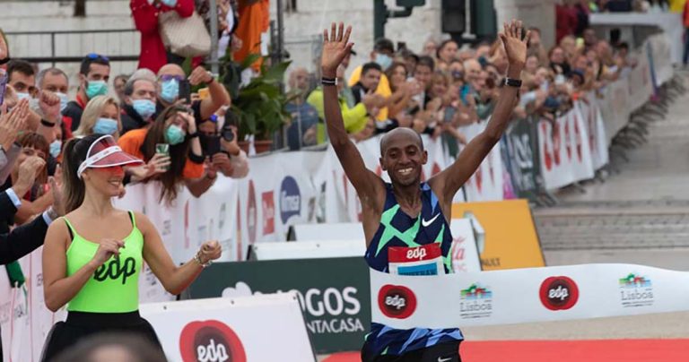 Andualem Shiferaw, venceu a EDP Maratona de Lisboa – uma prova que trouxe animação às ruas