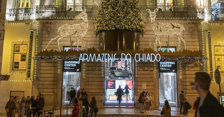 Este ano, o Natal nos Armazéns do Chiado tem um presente que não cabe debaixo da árvore