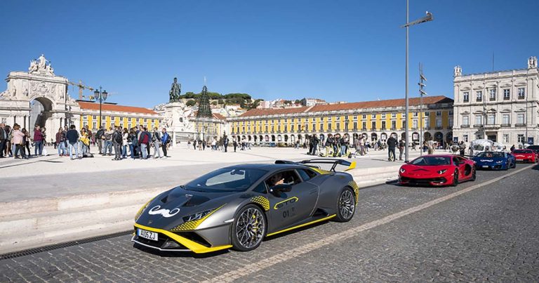 Vários Lamborghini com bigode percorreram as ruas de Lisboa em apoio ao Movember