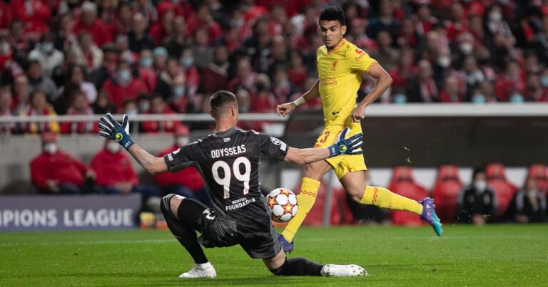 Benfica perde frente ao Liverpool, num jogo emocionante no Estádio da Luz